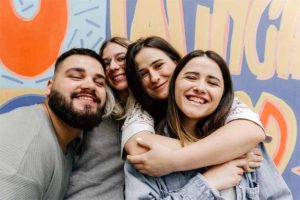 Arrugas de expresión jóvenes